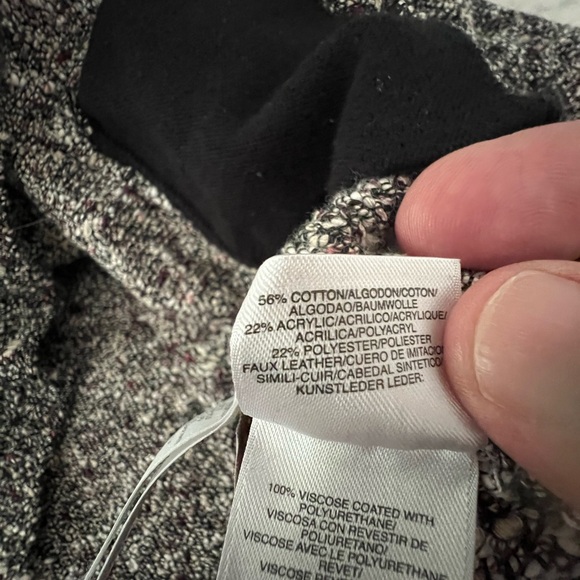 Jones New York zip up long sleeve in size Large - Picture 4 of 4